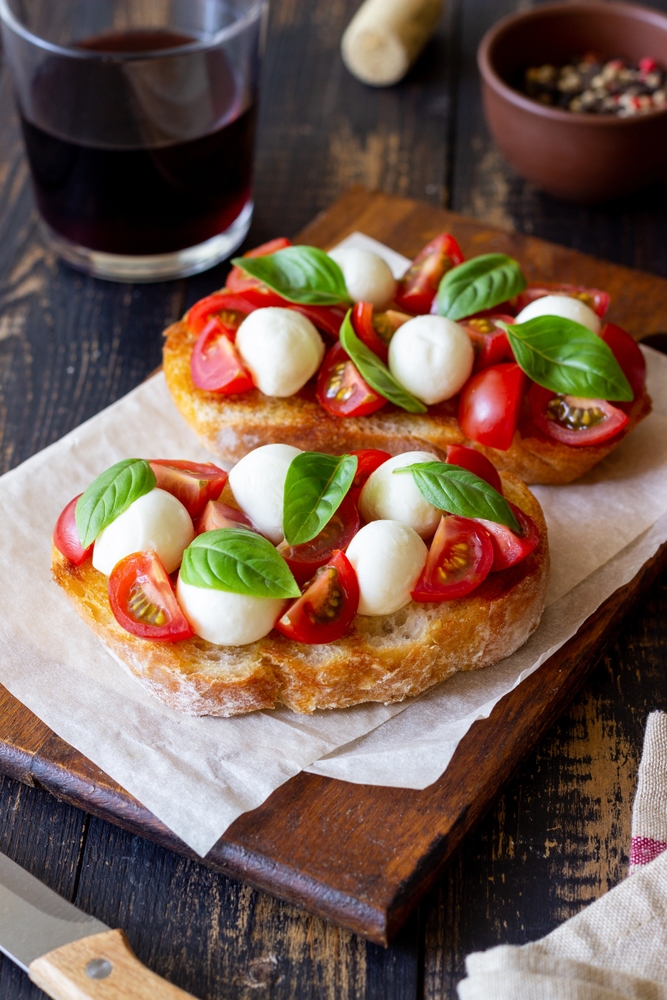 Easy Caprese Bruschetta